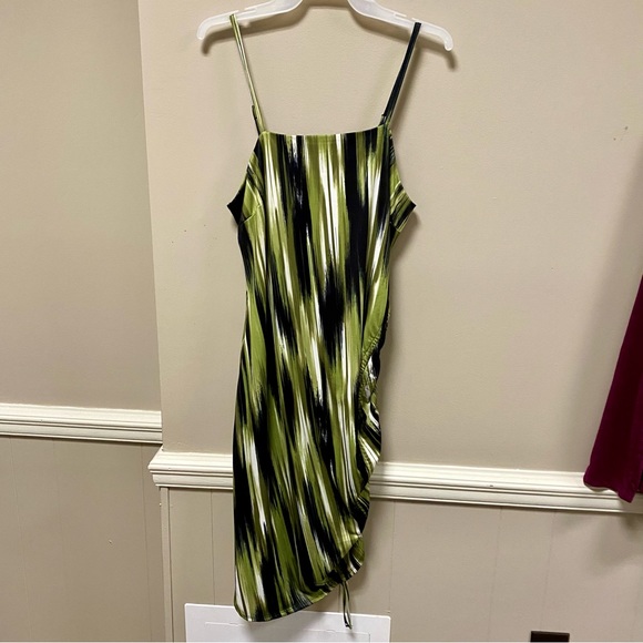 Madden NYC Green Black & Ivory Side Ruched Dress NWT Sz S Bodycon - Picture 11 of 11